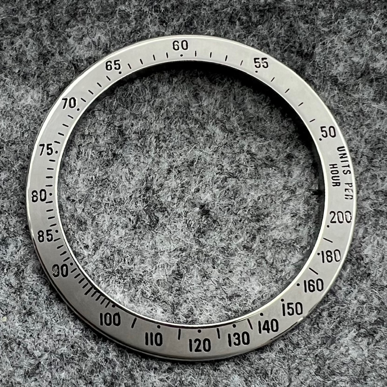 16520 DAYTONA MKI BEZEL 200UPH FOR R/L SERIAL VERY NICE - Image 2