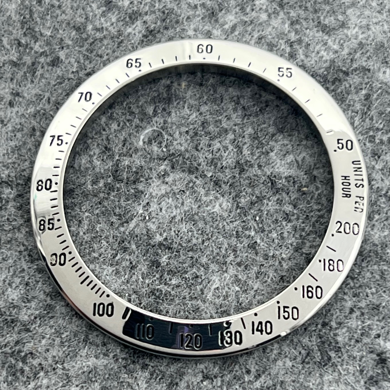 16520 DAYTONA MKI BEZEL 200UPH FOR R/L SERIAL VERY NICE