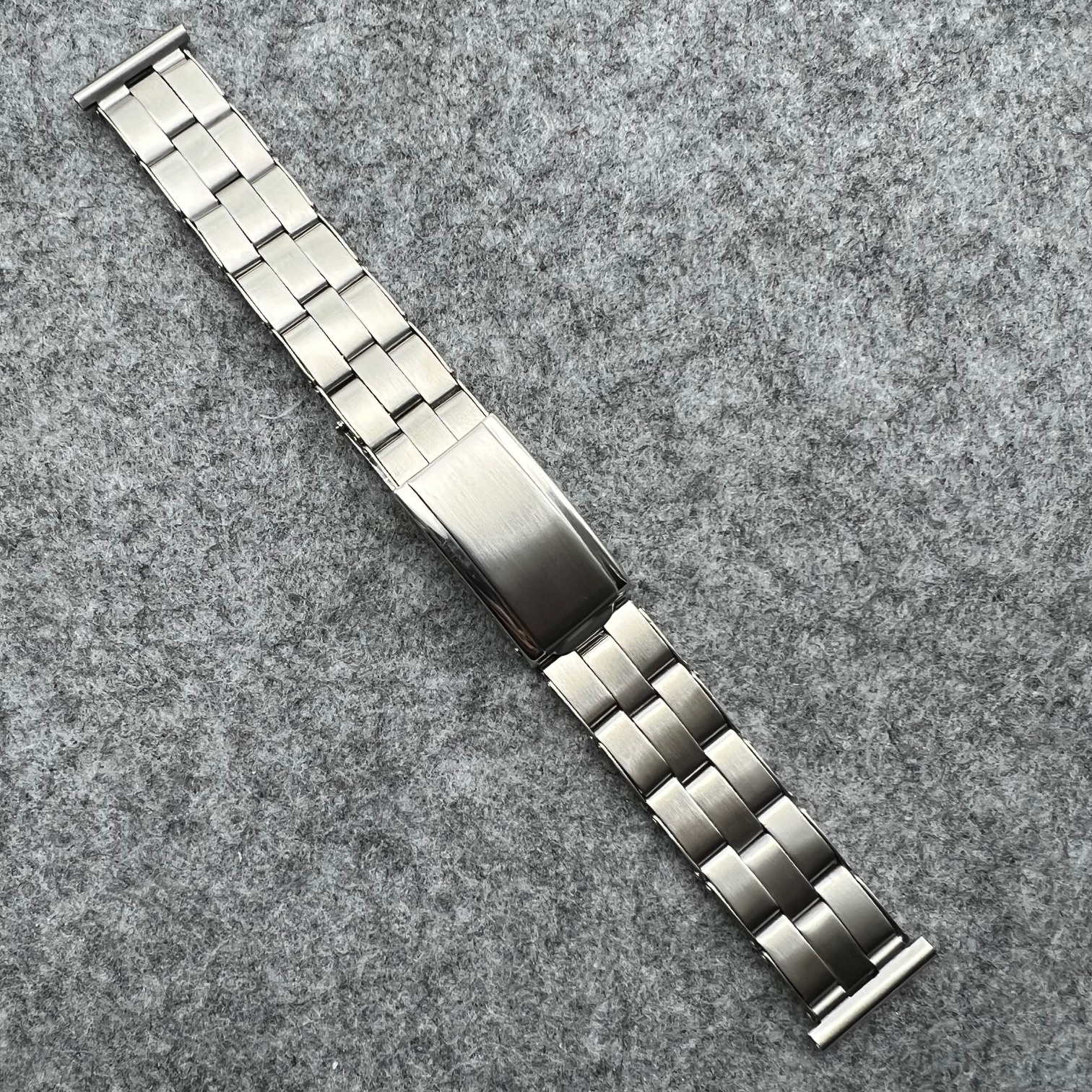 GAY FRERES ELASTIC RIVIT BAND FOR ROLEX PATEK PHILIPPE 12 LINKS 18MM STRAIGHT END, YEAR 1966 MINT