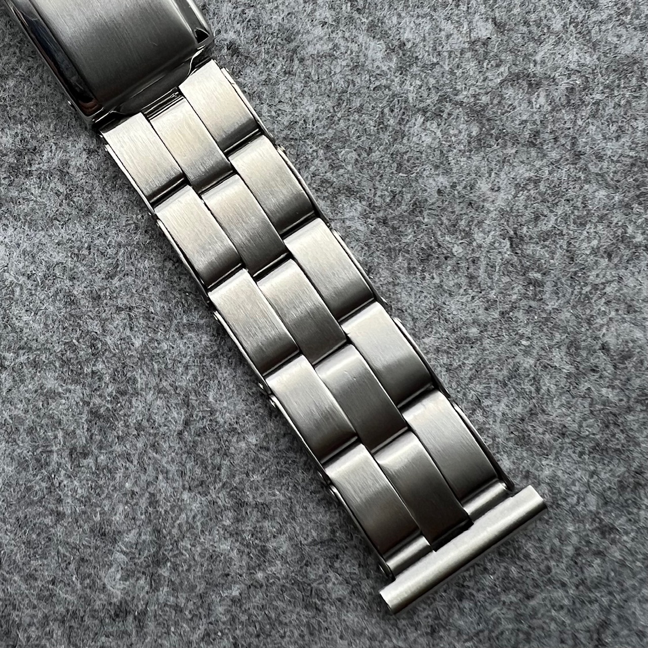 GAY FRERES ELASTIC RIVIT BAND FOR ROLEX PATEK PHILIPPE 12 LINKS 18MM STRAIGHT END, YEAR 1966 MINT - Image 2